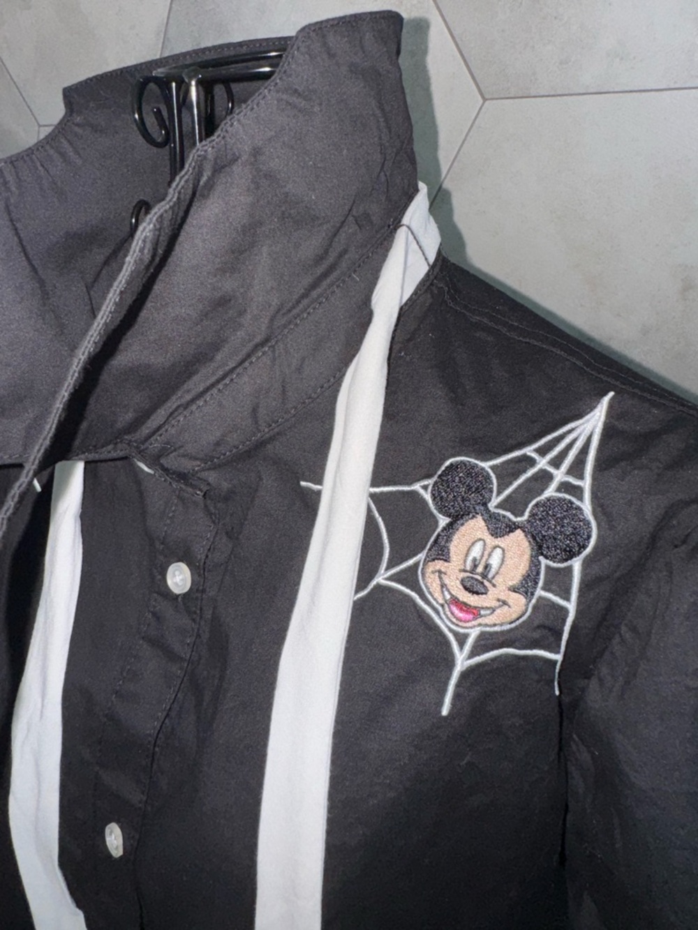 Her Universe Disney Halloween Bat Wing Collar Woven Button-Up Junior Sz M - Picture 7 of 13